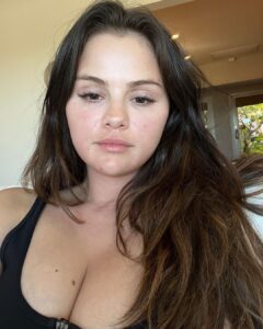 Selena Gomez Instagram - Violet chemistry