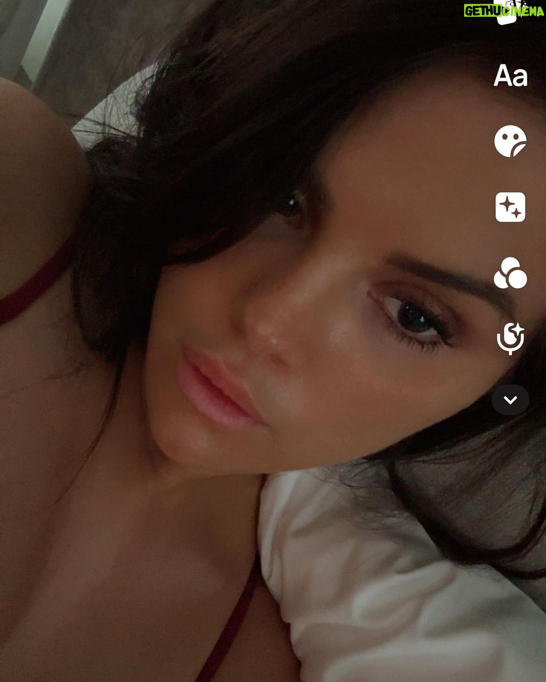 Selena Gomez Instagram - @dolceglow tan before I tan ☀️