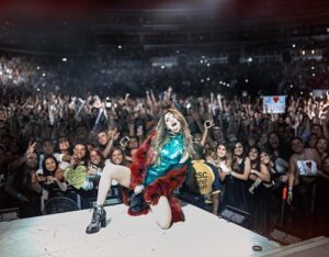 Selena Gomez Instagram - Wishing I could hug all 400 million of you 🤍