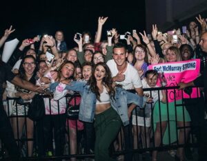 Selena Gomez Instagram - Wishing I could hug all 400 million of you 🤍