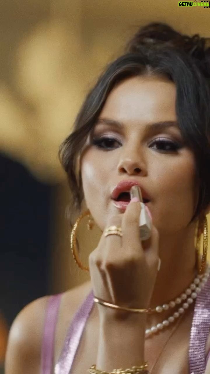 Selena Gomez Instagram - Single Soon is out everywhere! 💖
