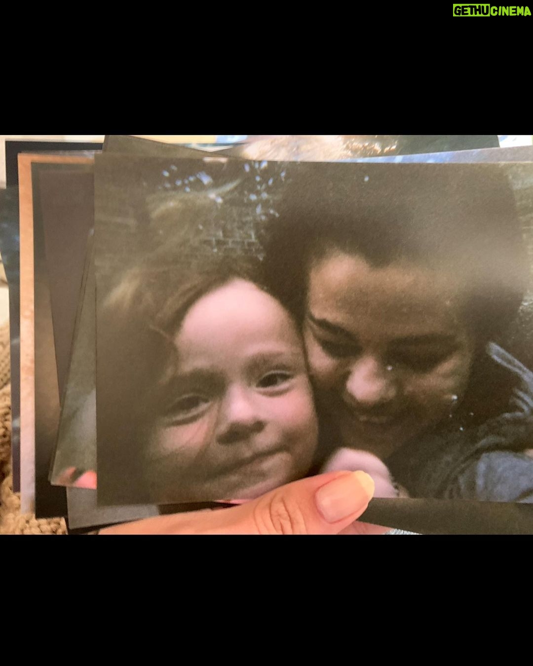 Selena Gomez Instagram - Nothing, absolutely nothing like a sisters love. Until they steal your clothes, make up and skin products but whatever she cute 🥰