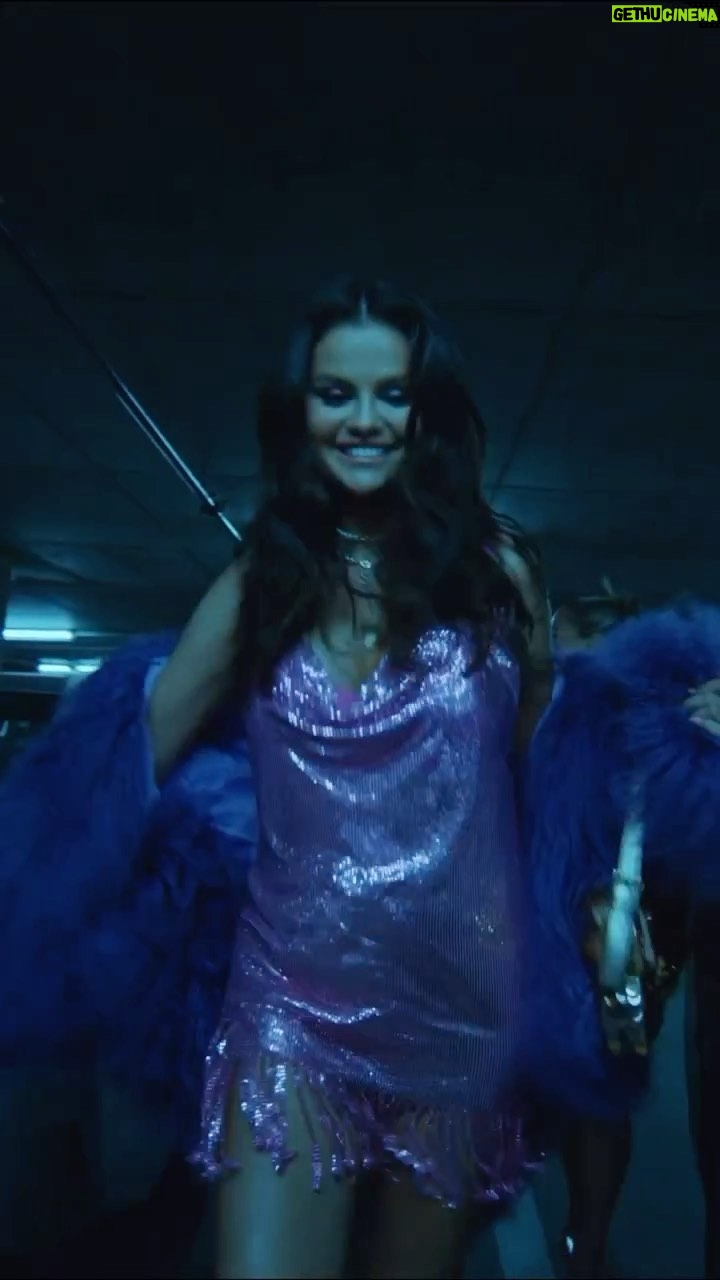Selena Gomez Instagram - I’ll be single soon… song and video are out at 9 pm PT! 💗