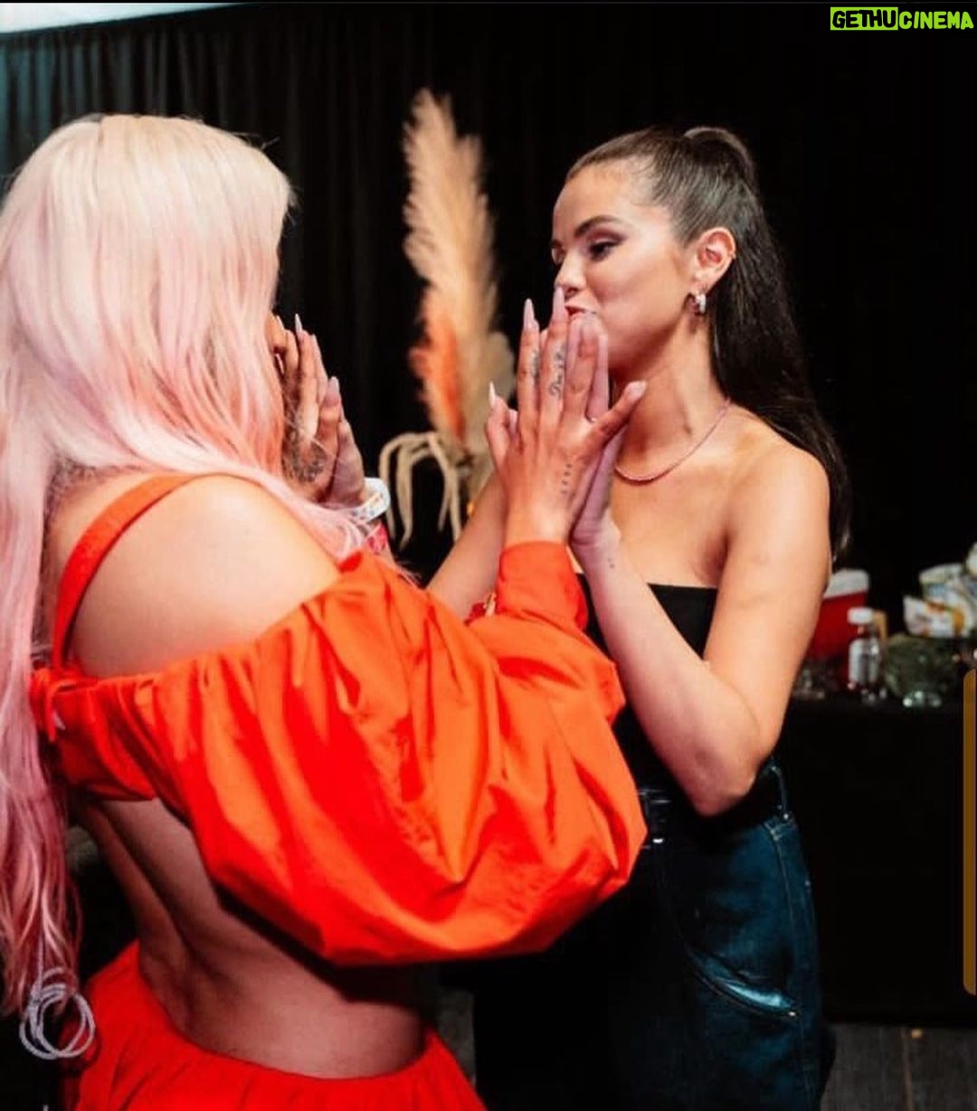 Selena Gomez Instagram - Sister from another mister @karolg