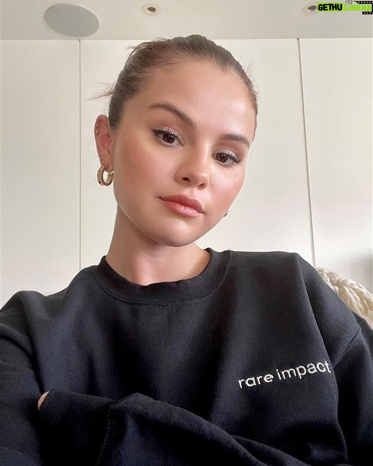 Selena Gomez Instagram - Living in my Rare Impact sweatshirt.❤️ Created in honor of Rare Impact by @RareBeauty’s “Your Words Matter” educational campaign to inspire and educate on the power and influence of your words. ​ 100% of net proceeds support the Rare Impact Fund – our commitment to giving young people access to the resources they need to support their mental health. Available for a limited time only on RareBeauty.com