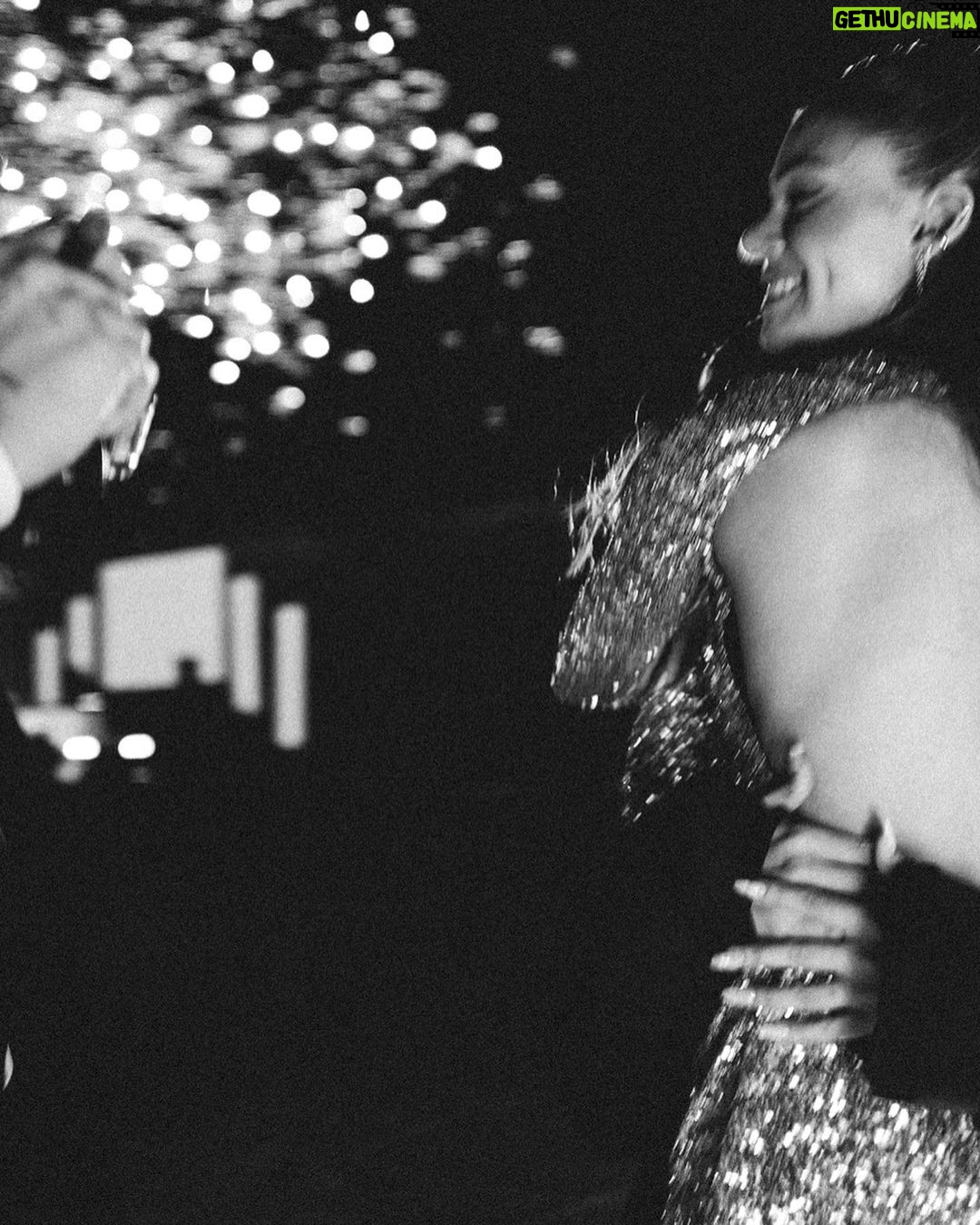 Selena Gomez Instagram - Happy New Years y’all! You have no idea how much I love you all and appreciate you!