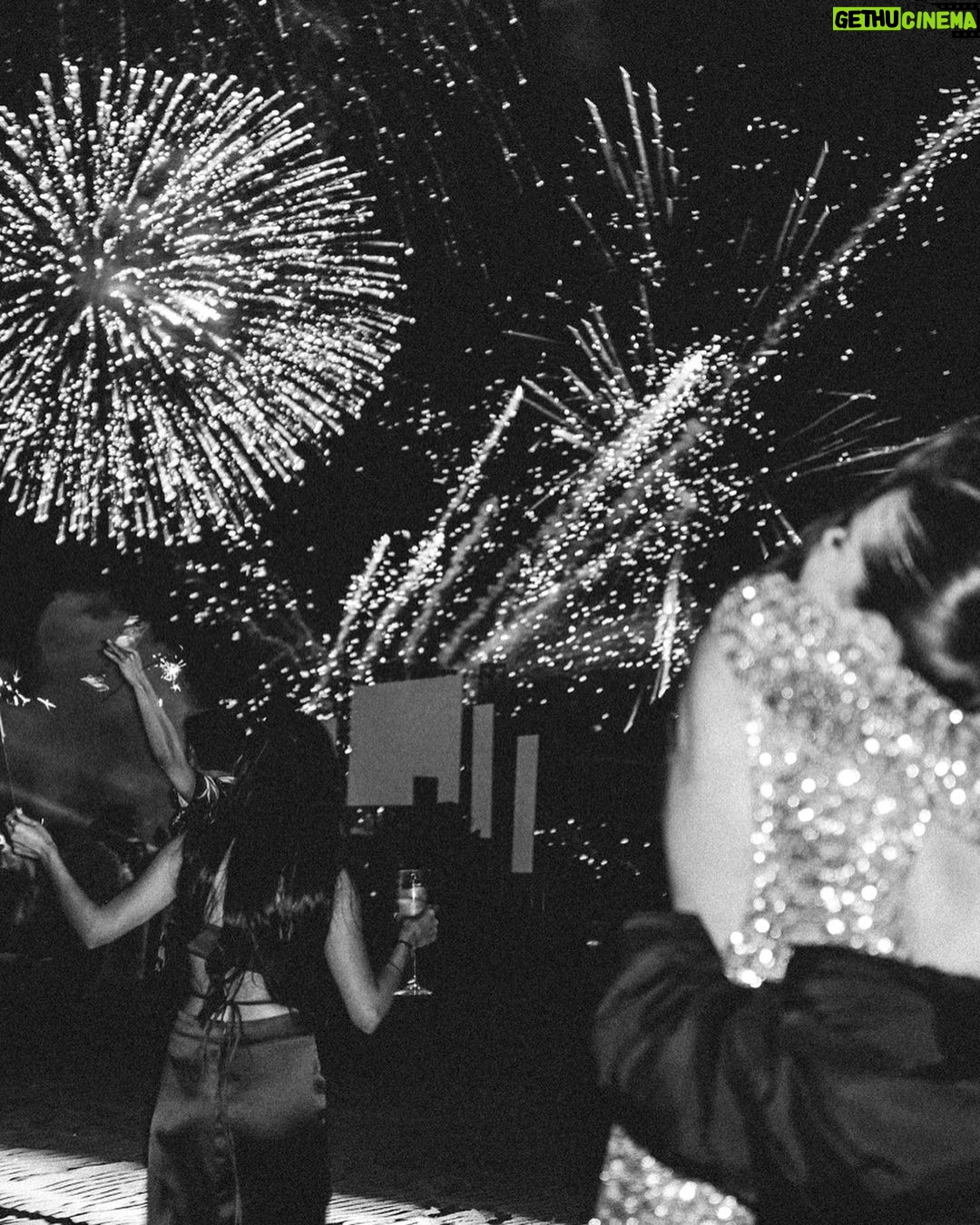 Selena Gomez Instagram - Happy New Years y’all! You have no idea how much I love you all and appreciate you!