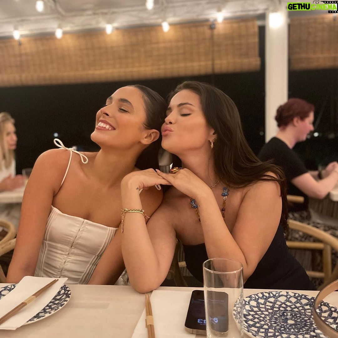 Selena Gomez Instagram - My sweet girl @connarfranklin I’m so proud to know you. So happy to spend a weekend celebrating the future with all these amazing women!