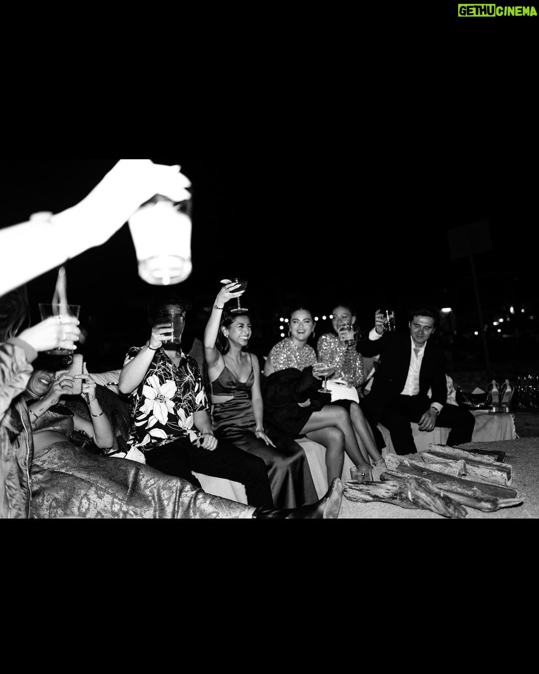 Selena Gomez Instagram - Happy New Years y’all! You have no idea how much I love you all and appreciate you!