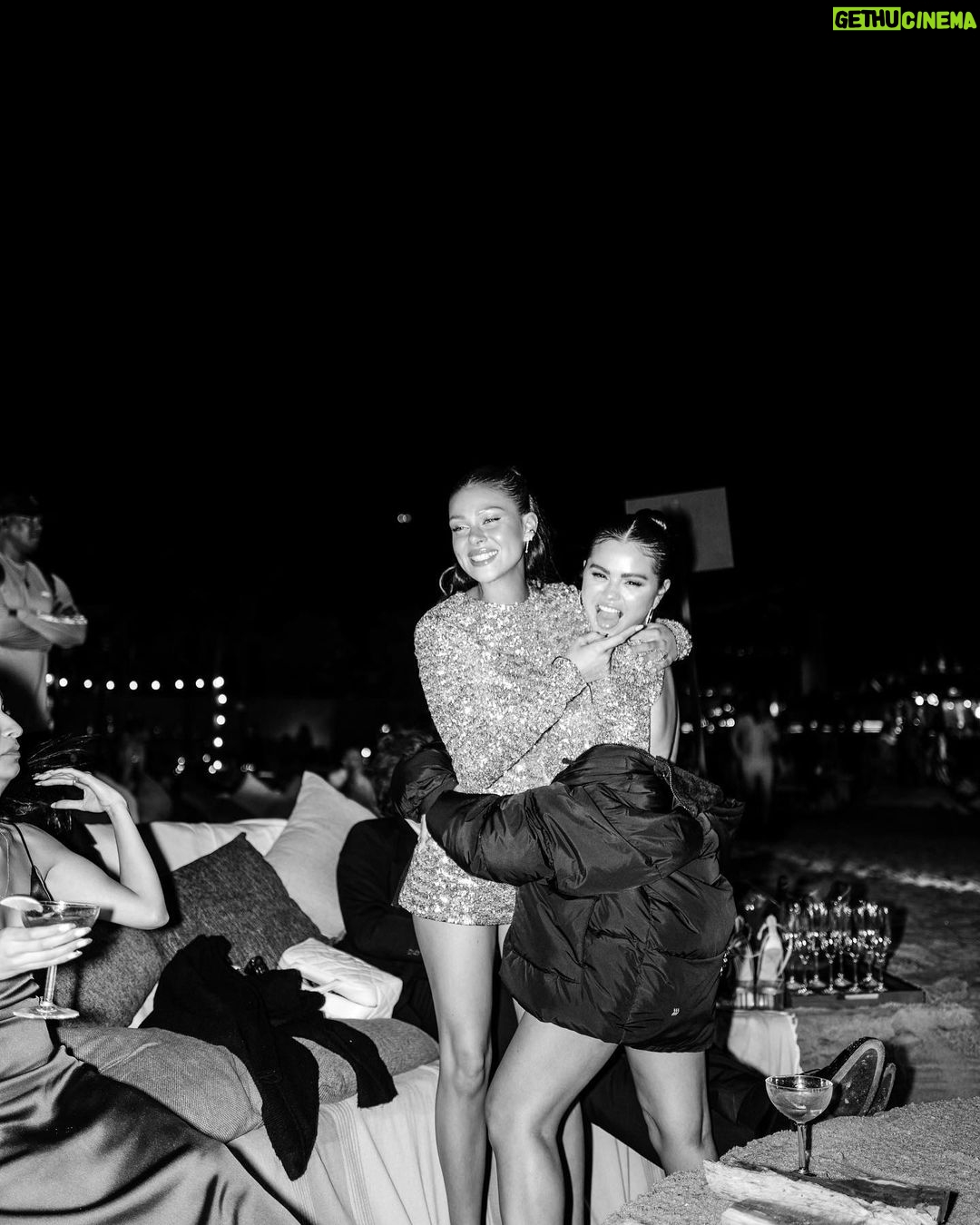 Selena Gomez Instagram - Happy New Years y’all! You have no idea how much I love you all and appreciate you!