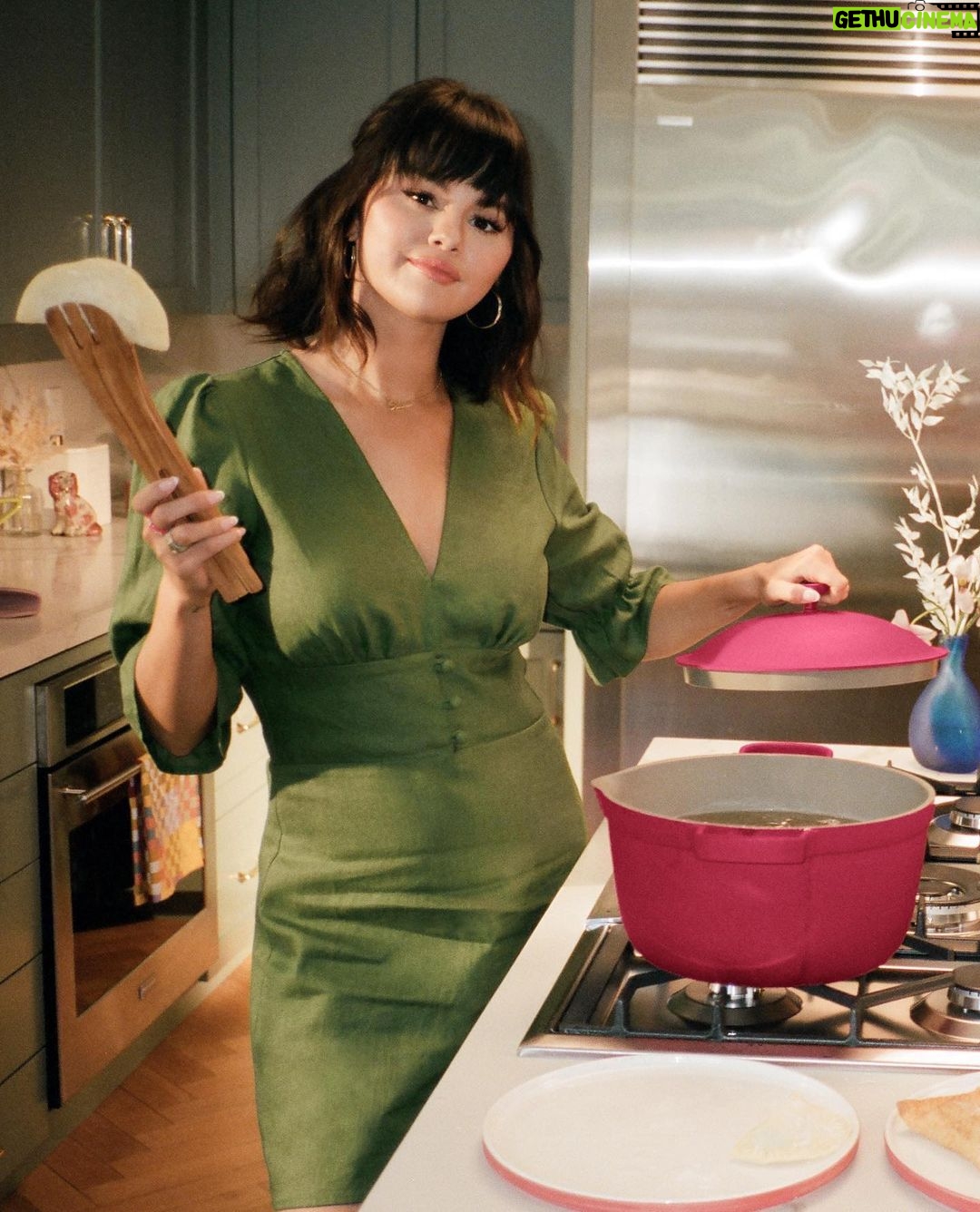 Selena Gomez Instagram - So happy to see so many people loving my @OurPlace collection. Don’t forget 10% from all profits will be donated to expanding mental health services with @RareBeauty’s Rare Impact Fund