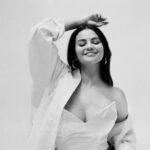 Selena Gomez Instagram - Thank you @wwd for honoring @rarebeauty and celebrating the real moments in beauty and wellness 🤍