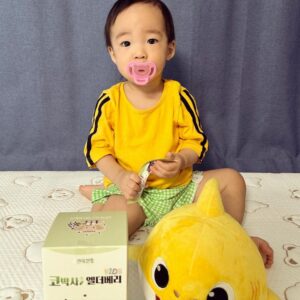 Seo Hwa-yi Instagram - ⠀⠀⠀⠀⠀⠀⠀⠀⠀⠀⠀⠀ 
👶🏻골드맘 with 안국건강 💛
한달간 먹어본 후기!!! (안써도 되는데 너무 좋아서 쓰는 후기!!)
한달은 먹어봐야 알쥬!? 뭐든 꾸준히 !!

루테인, 오메가는  원래 안국건강 아닌가요?
캡슐도 작아서 먹기 편해서 #내돈내산 해서 
나도 먹고 남편도 먹고 엄마도 보내드렸어요!💛

근데 #루테인츄 이거 완전 🍊내스타일!
진짜 맛있는 젤리!! (남편이 먹어보더니 여보 
이거 한봉지 다 먹어도 되지? 했다는 ㅋㅋ) 진짜 너무 맛있어요!
출산하고 내 몸까지 챙겨주는 @me_missyoon  최고야💛증말!!👍🏻

울 애기는 #코박사엘더베리 🫐 이제 먹이고 있어요!!! 
헤헤 맛도 있는지 춉춉💙

앞으로도 건강하게 행복하게 살게요💛
바쁜것도 좋지만 건강해야 행복해요!! 👍🏻

💌Thank you @aghealth_official @aghealth_kids @ahngookhealth  ⠀⠀⠀⠀⠀⠀⠀⠀⠀⠀⠀⠀ ⠀⠀⠀⠀⠀⠀⠀⠀⠀⠀⠀⠀