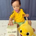Seo Hwa-yi Instagram - ⠀⠀⠀⠀⠀⠀⠀⠀⠀⠀⠀⠀ 👶🏻골드맘 with 안국건강 💛 한달간 먹어본 후기!!! (안써도 되는데 너무 좋아서 쓰는 후기!!) 한달은 먹어봐야 알쥬!? 뭐든 꾸준히 !! 루테인, 오메가는 원래 안국건강 아닌가요? 캡슐도 작아서 먹기 편해서 #내돈내산 해서 나도 먹고 남편도 먹고 엄마도 보내드렸어요!💛 근데 #루테인츄 이거 완전 🍊내스타일! 진짜 맛있는 젤리!! (남편이 먹어보더니 여보 이거 한봉지 다 먹어도 되지? 했다는 ㅋㅋ) 진짜 너무 맛있어요! 출산하고 내 몸까지 챙겨주는 @me_missyoon 최고야💛증말!!👍🏻 울 애기는 #코박사엘더베리 🫐 이제 먹이고 있어요!!! 헤헤 맛도 있는지 춉춉💙 앞으로도 건강하게 행복하게 살게요💛 바쁜것도 좋지만 건강해야 행복해요!! 👍🏻 💌Thank you @aghealth_official @aghealth_kids @ahngookhealth  ⠀⠀⠀⠀⠀⠀⠀⠀⠀⠀⠀⠀ ⠀⠀⠀⠀⠀⠀⠀⠀⠀⠀⠀⠀