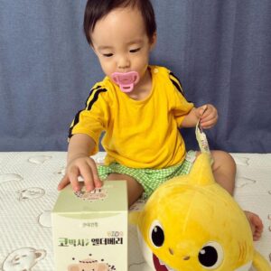 Seo Hwa-yi Instagram - ⠀⠀⠀⠀⠀⠀⠀⠀⠀⠀⠀⠀ 
👶🏻골드맘 with 안국건강 💛
한달간 먹어본 후기!!! (안써도 되는데 너무 좋아서 쓰는 후기!!)
한달은 먹어봐야 알쥬!? 뭐든 꾸준히 !!

루테인, 오메가는  원래 안국건강 아닌가요?
캡슐도 작아서 먹기 편해서 #내돈내산 해서 
나도 먹고 남편도 먹고 엄마도 보내드렸어요!💛

근데 #루테인츄 이거 완전 🍊내스타일!
진짜 맛있는 젤리!! (남편이 먹어보더니 여보 
이거 한봉지 다 먹어도 되지? 했다는 ㅋㅋ) 진짜 너무 맛있어요!
출산하고 내 몸까지 챙겨주는 @me_missyoon  최고야💛증말!!👍🏻

울 애기는 #코박사엘더베리 🫐 이제 먹이고 있어요!!! 
헤헤 맛도 있는지 춉춉💙

앞으로도 건강하게 행복하게 살게요💛
바쁜것도 좋지만 건강해야 행복해요!! 👍🏻

💌Thank you @aghealth_official @aghealth_kids @ahngookhealth  ⠀⠀⠀⠀⠀⠀⠀⠀⠀⠀⠀⠀ ⠀⠀⠀⠀⠀⠀⠀⠀⠀⠀⠀⠀