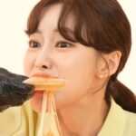 Seo Hwa-yi Instagram - ⠀⠀⠀⠀⠀⠀⠀⠀⠀⠀⠀⠀⠀⠀ (이런건 밤에 ⭐️ 올리는거 맞죠??) 🍚CJ제일제당 햇반 , 비비고 벌써 4번째 방송을 앞두고 있어요! (마침 오늘 마지막 햇반을 남편이랑 다 먹어서 🍚똑 떨어져서 나도 쟁이는 방송) 방송이 거듭날수록 항상 신기록인 매출과, 먹방 ㅋㅋ(너무 둘다 잘먹어서 다들 놀래심) 햇반3공기 김치찌개 만두 한봉 치킨 한마리 기본💙 먹방할까봐요,,,,,💙 다음을 생각하게 되는 즐거운 방송 ! 🙏🏻 방송때마다 재미있는 의견 다 들어주시는 내짝궁 우진쓰~~ @speaker.wj 그리고 @showffle @showffle_jaeyoung 너무 감사합니다! 믿고 맡겨 주시는 @cjcheiljedang @cjhetbahn @bibigo.official 🍚 깊은 감사를 💛💛 드립니다! 둘다 연기 전공이라 척하면 척!! 케미도 좋고 맛있어서 방송이 아니라 맛집가는 기분 !!👍🏻 ✅월요일 오전 10시 더 맛있고 재밌는 컨셉으로 찾아옵니다! 기대해 주세요!🙏🏻 ⠀⠀⠀⠀⠀⠀⠀⠀⠀⠀⠀⠀⠀⠀ ⠀⠀⠀⠀⠀⠀⠀⠀⠀⠀⠀⠀⠀⠀ ⠀⠀⠀⠀⠀⠀⠀⠀⠀⠀⠀⠀⠀⠀ ⠀⠀⠀⠀⠀⠀⠀⠀⠀⠀⠀⠀⠀⠀