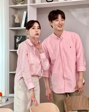 Seo Hwa-yi Instagram - ⠀⠀⠀⠀⠀⠀⠀⠀⠀⠀⠀⠀⠀⠀⠀⠀  
⭐️부가부 지라프 최초런칭쇼🪑
유모차 1등 브랜드 부가부에서 #아기의자 신상이 나왔어요!
역시나 환상궁합 이제는 별이아빠 경환오빠랑!
더 놀란건 맞춘거 아니구 둘이 똑같이 입고옴ㅋㅋ🌷

👊🏻와 21만명이 넘게 봐주셨어요!🙏🏻
국내 최초런칭 방송이라 정말 신경많이 썼는데 성공적으로 마무으리!!!

환상궁합 멤버들이랑은 언제나 즐거워요 !
실제 경험담을 녹여서 재미있게 방송 ! 
항상 믿고 맡겨주셔서 감사합니다 🙏🏻
더 진심을 다해서 열심히 할게요!!! ⠀⠀⠀⠀⠀⠀⠀⠀⠀⠀⠀⠀⠀⠀⠀⠀