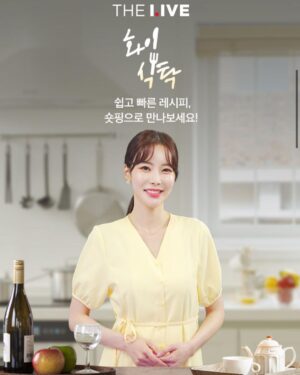 Seo Hwa-yi Instagram - 안녕하세요 내일 오전 11시!
매주 일요일 LF와 함께 ✅NEW PGM #화이식탁 👩‍🍳으로 인사드립니다!
#국민며느리 를 목표로👀 매주 일요일 쉽고 빠른 숏핑 레시피를 만나보세요!
획기적으로 쉬운 숏폼레시피로 제가 쓰는 냄비부터해서 요리까지 다 판매합니다!

이번달은 10일 11시 / 17일 11시 🕚 두번 만나요!!
✅첫 주자는 세계에서 가장 유명한 ⭐️ 주물냄비 #스타우브 와 파이렉스 계량컵 + 와카메어묵탕 전골이에요 ! ⭐️어묵탕은 #마켓컬리 에서 후기만 +999 !!! 
당연히 화이식탁에서 최저가!! 탕탕! 

많이 응원해주시고 재밌게 요리해요 +먹방까지!
모두 직접 제가 요리해 드리면서 소개할게요! 

매주 일요일마다 만나는 LF몰 쿡방 라이브쇼 런칭 ! 내일 아침 11시 첫방송 함께해요💛

마지막장은 오늘 제가 직접 요리한 #김치솥밥 !