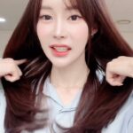 Seo Hwa-yi Instagram - ⠀⠀⠀⠀⠀⠀⠀⠀⠀⠀⠀⠀⠀⠀⠀⠀   히히 머리 긴사람이 붙임머리한 훅22👍🏻 틱톡에 완전 인기 많았던 #붙임머리후기 💛 출산 후 뭔가 처음으루 분위기전환 하고 싶어서 붙임머리 했어요!! 히히:) 고민 엄청 했는데 완전 대⭐️만⭐️족! 저는 머리 풀면 얼굴이 커보여서 방송때 거의 머리 묶고 하는데 , 진짜 말안하면 모를 정도루 자연스럽고 , 풍성해서 #여신머리 가능가능! 심지어 붙임머리하면 저런 땋기하면 어색한데 그냥 내 머리같이 스타일링도 가능 🥨 자고 일어나서 세수안해도 머리가 예쁘니까 다덜 화장한줄 알았다구,,, 여러분 머리가 이렇게 중요합니다!! 심지어 저 붙인거 보구 바로 예약해서 제 친한 동생은 바로 갔어요ㅋㅋ 여기 핑클시절부터 엊그제까지 #이효리 님두 다닌대서 갔는데, 사장님 고딩때부터 제가 다녔던 미용실이었음! ㅋㅋㅋ 심지어 #염색장인 이심,, 다들 머리색뭐냐구🙏🏻 붙임머리 하면 원래 불편하고 편두통왔었는데 ,🔥 머리도 진짜 하나도 안무겁고 예뻐서 저는 당분간 박제예정 ⭐️ 원장님 조만간 또 뵐게요! @zimohair ✅문의는 #홍대지모헤어 루 해주세요! #골드맘 보구 왔다하면 잘해주실거에요! 에센스도 주실거에요!!! ⠀⠀⠀⠀⠀⠀⠀⠀⠀⠀⠀⠀⠀⠀⠀⠀  ⠀⠀⠀⠀⠀⠀⠀⠀⠀⠀⠀⠀⠀⠀⠀⠀  ⠀⠀⠀⠀⠀⠀⠀⠀⠀⠀⠀⠀⠀⠀⠀⠀