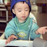 Seo Hwa-yi Instagram – #기특한우리아기 💛
👶🏻어린이집 가는것도 , 
이제 식당에서 앉아서 같이 맘마🍼먹는 것도, 
걸으려고 노력하는 것도, 
🥰웃어주는 것도 매 순간 순간마다 기특해🙏🏻

항상 밝게 웃는 아가가 될 수 있게 엄마가 매일매일 노력할게 💛 
사랑해 김골드 💛

엄마가 되는 것은 매일매일 잘해줘도 모자라다! 

#그모습그대로빛나게 ✨