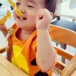 Seo Hwa-yi Instagram – #기특한우리아기 💛
👶🏻어린이집 가는것도 , 
이제 식당에서 앉아서 같이 맘마🍼먹는 것도, 
걸으려고 노력하는 것도, 
🥰웃어주는 것도 매 순간 순간마다 기특해🙏🏻

항상 밝게 웃는 아가가 될 수 있게 엄마가 매일매일 노력할게 💛 
사랑해 김골드 💛

엄마가 되는 것은 매일매일 잘해줘도 모자라다! 

#그모습그대로빛나게 ✨