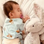 Seo Hwa-yi Instagram – #기특한우리아기 💛
👶🏻어린이집 가는것도 , 
이제 식당에서 앉아서 같이 맘마🍼먹는 것도, 
걸으려고 노력하는 것도, 
🥰웃어주는 것도 매 순간 순간마다 기특해🙏🏻

항상 밝게 웃는 아가가 될 수 있게 엄마가 매일매일 노력할게 💛 
사랑해 김골드 💛

엄마가 되는 것은 매일매일 잘해줘도 모자라다! 

#그모습그대로빛나게 ✨