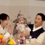 Seo Hwa-yi Instagram - 감기때메 뒤죽박죽 올린 사진들 📸 우당탕탕 돌잔치 💛 태어난지가 엊그제 같은데 오늘 벌써 골드가 태어난지 1년째 되는 날이라뇨🎂 둘다 감기였지만 구래도 잘 끝냈다!!! 와준 틴구들 !!!! 진짜 찐짜로 고마워🙏🏻 너네 없었으면 증말 허전했을거야!! ㅠㅠ 이외에 메세지💌 선물 🎁보내주신 분들도 다 정말 잊지 않을게요!! 앞으로도 쭉 잘 지내보자 💛 아들👶🏻 #판사봉잡았어요 잘키워볼게요👨‍⚖️ 나도 벌써 #돌끝맘 👉🏻👈🏻 삼성 오크우드호텔