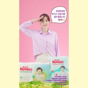 Seo Hwa-yi Instagram - ⠀⠀⠀⠀⠀⠀⠀⠀⠀⠀⠀⠀⠀⠀⠀⠀⠀ 
💜안녕하세요 #하기스 신입사원 골드맘 서화이입니다!

어제 드디어 제사랑 #하기스 데뷔 방송을 최고매출에 
아직까지 네이버 키즈 1등으로 마무리 했어요💜👶🏻 꺄

#국민기저귀 7년연속 1등기저귀 ! #기저귀는하기스 죠👍🏻

하기스에 영업을 당한 제가 어제 신입사원으로 
영업을 성공적으로 마쳐서 #영업왕 👑이 되었습니다!

저희 👶🏻골드는 실제로 13개월에 10kg 5단계 너무 잘 쓰고 있어요!💜
실제 하기스를 쓰고 있는 육아맘으로써 소통 많이 많이 할게요:) !

첫 라이브한다고 홍보해준 우리 @theluvstagram  너모너모 고맙뀨!!🐝
그외에 응원해 주고 구매까지 해준 내칭구들, 
지인분들 모든하둥맘들 너무 진심으로 고마워요!! 🙏🏻(감동 💦)

🌿앞으로 저의  #하기스신입사원골드맘 
성장과정 많이 지켜봐주세요! #충성 

제가 하기스 영업사원 과장이 되는 그날까지~~ 달려달려~~ 💖

📸사진은 영상맛집사진맛집 @unitoa_live 원본무슨일이죠?

📸With @huggieskorea @huggies_maxdrylab @huggies_korea @huggies_babywipes.official @huggieskorea @greenfinger.official