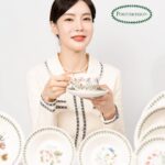 Seo Hwa-yi Instagram - ⠀⠀⠀⠀⠀⠀⠀⠀⠀⠀⠀⠀⠀⠀⠀⠀   요즘 #명품리빙 많이 하게 되서 너무 좋아요💛 저도 주부가 되니까 그릇 욕심이 생기더라구요! 오늘 저녁7시!! 제가 실제로 풀세트로 쓰고있는 국민그릇🍽️ 포트메리온 방송합니다!! 포트메리온 없는 집 아직도 있나요??😄 디자인도 예쁘구 실용적인건 말해뭐해요!! 1+1 파격적인 혜택으로 찾아오니까 잠시후 저녁7시 #화이네집 으로 오세요🫶🏻 🍃저거 집에 세팅하느라 몇일전부터 신경썼다구요!! #링크는스토리에걸어둘게요❤️ ⠀⠀⠀⠀⠀⠀⠀⠀⠀⠀⠀⠀⠀⠀⠀⠀