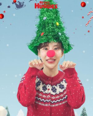 Seo Hwa-yi Instagram - 🎅

이제야 크리스마스를 올리는 이유는 
이제 육퇴를 했기 때문입니다🫣
하루는 왜 24시간 일까요??

후딱 지나가버린 #크리스마스 🎄
크리스마스컨셉 방송 많이 했는데
다 올리지도 못하고 늦은 🥲

🫶🏻매 순간 감사하고 행복하게 지내고 있어요!!
늦었지만 #메리크리스마스 입니다🎅?

전 그럼 또 낼 방송 공부를 총총
낼 방송 끝나고 강원도로 떠날거에요 🫣

🎅