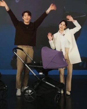 Seo Hwa-yi Instagram - 💜Bugaboo Experience Day 💜
📸오랜만에 올리는 방송영상! 

처음 섭외가 들어왔을때 실제로 우리 아가 골드가 
2대나 보유하고 있는 부가부 방송을 하게 되서 정말 기뻤구 ,
 (골드야 고마워!)👶🏻
평소에 좋아하던 잼형 선배님과 첫 방송이어서 더 영광이었습니다 🙏🏻
거기에 PD님까지 꿀조합 🍯

스케일까지 어마어마 했쥬? ✨
세상에 뛰어다니면서 자유롭게 방송했어요! ㅎㅎ
성공💜 서남매 첫 방송 성공적!!

광고, 홍보, 할인 하지 않아도 없어서 못사는 #부가부폭스5 ⭐️
함께 할 수 있어서 영광이었습니다🙏🏻
정말 제 진심이 느껴지셨쥬? 
엄마로 찐후기를 들려드릴수 있어서 행복했어요! 😁
곧 또 만나요!

믿고 맡겨주신 부가부코리아 관계자님들 @bugabookorea ✨

함께하구 처음 케미인데 너무 잘맞는 잼형오라버니 @colossus188 ✨

그리고 PD님 @0ssung0 ✨
 
모든 스텝분들까지 감사합니다 🙏🏻

새로워진 부가부폭스5 유투브에도 올렸으니 #많관부 부탁드려요!