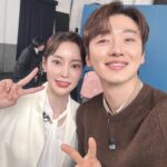 Seo Hwa-yi Instagram - 💜Bugaboo Experience Day 💜 📸오랜만에 올리는 방송영상! 처음 섭외가 들어왔을때 실제로 우리 아가 골드가 2대나 보유하고 있는 부가부 방송을 하게 되서 정말 기뻤구 , (골드야 고마워!)👶🏻 평소에 좋아하던 잼형 선배님과 첫 방송이어서 더 영광이었습니다 🙏🏻 거기에 PD님까지 꿀조합 🍯 스케일까지 어마어마 했쥬? ✨ 세상에 뛰어다니면서 자유롭게 방송했어요! ㅎㅎ 성공💜 서남매 첫 방송 성공적!! 광고, 홍보, 할인 하지 않아도 없어서 못사는 #부가부폭스5 ⭐️ 함께 할 수 있어서 영광이었습니다🙏🏻 정말 제 진심이 느껴지셨쥬? 엄마로 찐후기를 들려드릴수 있어서 행복했어요! 😁 곧 또 만나요! 믿고 맡겨주신 부가부코리아 관계자님들 @bugabookorea ✨ 함께하구 처음 케미인데 너무 잘맞는 잼형오라버니 @colossus188 ✨ 그리고 PD님 @0ssung0 ✨ 모든 스텝분들까지 감사합니다 🙏🏻 새로워진 부가부폭스5 유투브에도 올렸으니 #많관부 부탁드려요!