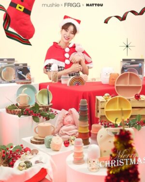 Seo Hwa-yi Instagram - 🎅

이제야 크리스마스를 올리는 이유는 
이제 육퇴를 했기 때문입니다🫣
하루는 왜 24시간 일까요??

후딱 지나가버린 #크리스마스 🎄
크리스마스컨셉 방송 많이 했는데
다 올리지도 못하고 늦은 🥲

🫶🏻매 순간 감사하고 행복하게 지내고 있어요!!
늦었지만 #메리크리스마스 입니다🎅?

전 그럼 또 낼 방송 공부를 총총
낼 방송 끝나고 강원도로 떠날거에요 🫣

🎅
