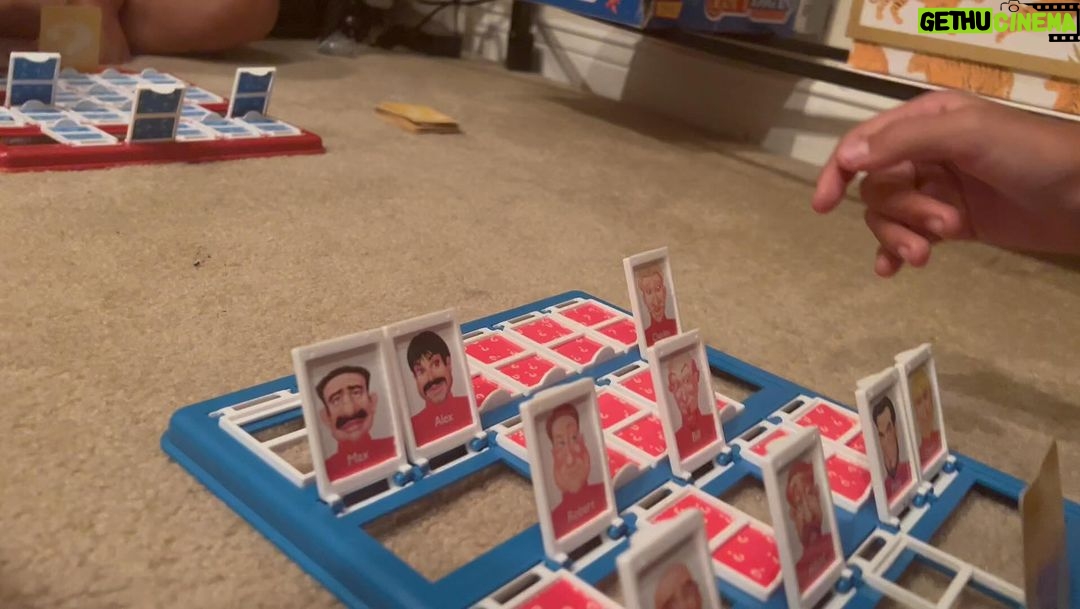 Sergio Peris-Mencheta Instagram - El “¿Quién es quién?” de toda la vida… en versión gringa y under 10… Alena, Emma, Olmo y Río Los Angeles, California