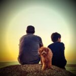 Sergio Peris-Mencheta Instagram - I’ve always gotten the good things in life, and I’ve always felt guilty of it, to be honest. It’s a really annoying feeling of not-deserving, that has been with me since my first call up to the Spanish Rugby National Team, somewhere around 1991, and has never left me.  I’ve worked on TV all over the world. Most times playing lead, heroic, larger than life characters. So many times, I’ve galloped yelling “Ahhhhh!!!!”, wielding a sword and dressed as a warrior, exactly how I dreamed I would as a child.  I’ve worked on film in different languages, opposite people that until then, for me, only existed in a BETAMAX tape that I would rent from “Acuario”, my neighborhood’s video club.  I’ve won, and hosted, competitions, and I’ve worked with the most brilliant theater minds, playing fascinating characters. I’ve directed, I’ve created, I’ve told stories I needed to tell while on board of my “Barco Pirata”.  I’ve played a lot, and although I’ve lost, I win more in general, with the right amount of luck always by mi side, along with that guilty feeling.  And if professionally I’ve done well, in my personal realm, life has always rewarded me with only the best company. Starting with our Marta, Rio, Olmo, Senda (our dog) and me team. The adventures, life changes, trips, projects in common. WHAT A TEAM…19 and a half years later, I’m still madly in love with Marta, that every day makes me feel wanted and loved.  And my friends, teachers, my Mamuska and Yonyon… … All this, just to say that this time, the dice didn’t roll my way. I’m knee deep in chemotherapy treatment and waiting for a later bone marrow transplant. I got dealt a different hand this time. I’m in a place where only those that have been there know about. I feel vulnerable, terrified and small like never before, and for the last few months, taking stock of each step i take in this earth. I am aware that I don’t control this hand. I know life takes the reins, and there’s a part there where all I can do is trust and go with the flow.  But my pockets are full of dice, that I rub over and over. I’ve always been a sixes kind of man and not about to stop now. (Traducción en español en comentarios) City Of Hope Hospital
