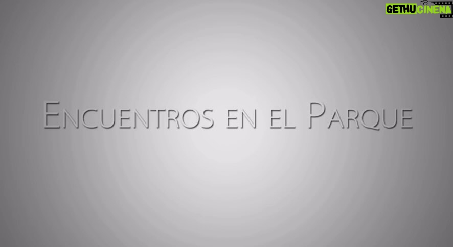 Sergio Peris-Mencheta Instagram - EL PENALTY, con @gorkaotxoaoficial y el gran @rodolfo_sancho Los ENCUENTROS EN EL PARQUE fueron rodados en 2014 para promocionar y de algún modo “completar” los encuentros en el parque de la obra de @pujol_jaime CONTINUIDAD DE LOS PARQUES con @marta_solaz @luiszahera @gorkaotxoaoficial @feleman y @robertoactor en @navesdelespanol CONTINUIDAD es un texto que he dirigido, interpretado, con el que he jugado, del que he hablado, y que siempre recomiendo. Se han estrenado varías versiones con diferentes direcciones y elencos a lo largo de los últimos 35 años. Y siento que no envejece. La comedia, la magia, el encuentro entre dos realidades, la tuya y la mía,… todo en un banco de madera de un parque cualquiera… teatro en estado puro. Más pronto que tarde volveremos a hincarle el diente. Sin duda.