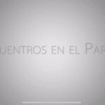 Sergio Peris-Mencheta Instagram - Nueva entrega de ENCUENTROS EN EL PARQUE En esta ocasión @trisulloa y @feleman en EL TIPO. ¿Qué puede pasar cuando dos desconocidos comparten un mismo banco, cuando sus vidas se cruzan? ¿Como se encuentran esas dos realidades? De eso va la obra CONTINUIDADES DE LOS PARQUES de @pujol_jaime que os invito a leer. @barcopirataorg la produjo en 2014 en una de mis primeras direcciones (sin contar el teatro universitario) en las @navesdelespanol con un reparto formado por @solaz_art @feleman @gorkaotxoaoficial @luiszahera y @robertoactor Esta serie de breves ENCUENTROS EN EL PARQUE vendrían a plantear otras posibles escenas que se pueden dar en un banco en un parque. No nos cabe duda a @nuriacruzmoreno y a mi que, tarde o temprano, nos daremos otro paseo por ese parque. Parque Retiro Madrid España