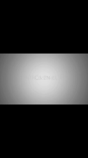 Sergio Peris-Mencheta Instagram - Hoy os comparto este corto que escribí y dirigí hace unos 8 años con motivo de la promoción de la obra que estábamos por estrenar en @navesdelespanol #continuidaddelosparques de @pujol_jaime con un elenco espectacular: @marta_solaz @feleman @gorkaotxoaoficial @robertoactor y @luiszahera 
En aquellos días sentíamos que todo era poco para promocionar nuestro @barcopirataorg y nuestras obras. Estrenábamos con escasa gira, y yo sentía que había que reinventarse a cada paso. Se me ocurrió la idea de escribir unas piezas cortas, liar a un@s cuant@s compañer@s de profesión, y rodarlas en un banco en el Parque del Retiro de Madrid. Lo dimos en llamar ENCUENTROS EN EL PARQUE. 
Ahora con la distancia me siento muy orgulloso de los pasos dados, de los esfuerzos invertidos, y muy agradecido por la ayuda recibida. Gracias al equipo de @barcopirataorg, a @la_mina_stage por rodar y montar todas y cada una de las piezas, al elenco y a tod@s l@s invitad@s.

En esta pieza, dos de mis actores favoritos EVER: @gorkaotxoaoficial y @michellejoyjenner 

💜💜