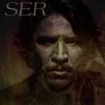 Sergio Peris-Mencheta Instagram - Esta versión de 1 foto que me hizo Rubén Martin, y que me regala Quay, hoy, es un regalo sanador e inesperado. Inspirador y sosegador. TOCA MIRAR Toca coger fuerzas. Pero para compartir y no para competir. Mirar a la vida a la cara y dejar de escapar. Toca amar. Toca rebelarse. Mirar a los ojos y ver. Toca pedir ayuda, no saber, no ser capaz. Mirarle al miedo de frente y asumirlo como parte, pero no como juez. Toca inspirar profundo, aunque duela. Mirar atrás solo para coger impulso procurando no pisar en otra huella. Toca expirar largo, aunque asuste. Mirar mi cuidado, mimar mi traje, rimar sin vocales. Toca escribirme. Toca escribirte. Toca escribir. Mirar con los ojos cerrados. Toca aceptar que sea como sea, es lo que es. Mirar-Me SER-YO hacia YO-SER SERGIO - GIOSER Hoy es siempre todavía. Hay tarea. A por ello, Ser. Pic by @rubenmartinphoto Art @quirk_of_art Madrid, Spain