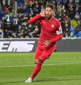 Sergio Ramos Instagram - Una victoria de EQUIPO para seguir en la Copa del Rey y ojalá para que sirva de punto de inflexión de un camino mejor. Contento por contribuir con un gol 🍳. A TEAM win to progress in the Copa del Rey and hopefully a starting point in the right direction. Happy to contribute with a goal 🍳. ¡Vamos, Sevilla!