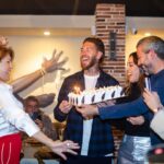 Sergio Ramos Instagram - Pocas cosas me llenan de más orgullo que ser “el hijo de la Paqui”. Porque, mamá, a tu familia nos llena de orgullo tu amor, tu bondad, tu alegría y todas esas cualidades que nos han ayudado a ser mejores cada día de nuestras vidas. Tienes duende y nosotros somos afortunados de disfrutarlo a tu lado. Te queremos, vieja. ¡Feliz cumpleaños! ♥️ Happy birthday, mom! 😘♥️