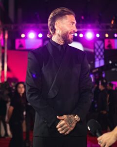 Sergio Ramos Instagram - @latingrammys photo dump: 1. Red carpet 2. My sis @mirianramosoficial 3. @karolg 4. @shakira 5. @sebastianyatra 6. @ovyonthedrums 7. @npastorioficial 8. @monlaferte 9. My siblings @reneramosoficial @mirianramosoficial 10. Me 😁 Look: @dolcegabbana