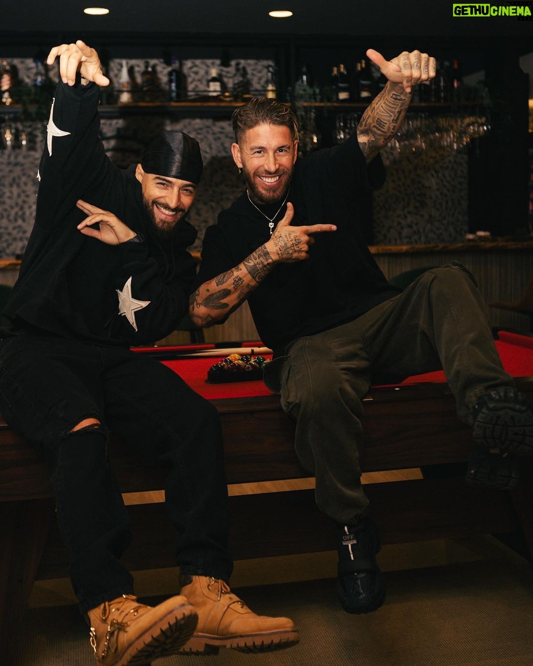 Sergio Ramos Instagram - Mi casa es tu casa, brother!! Por muchos ratitos más de charlas y momentos, @maluma. #familia