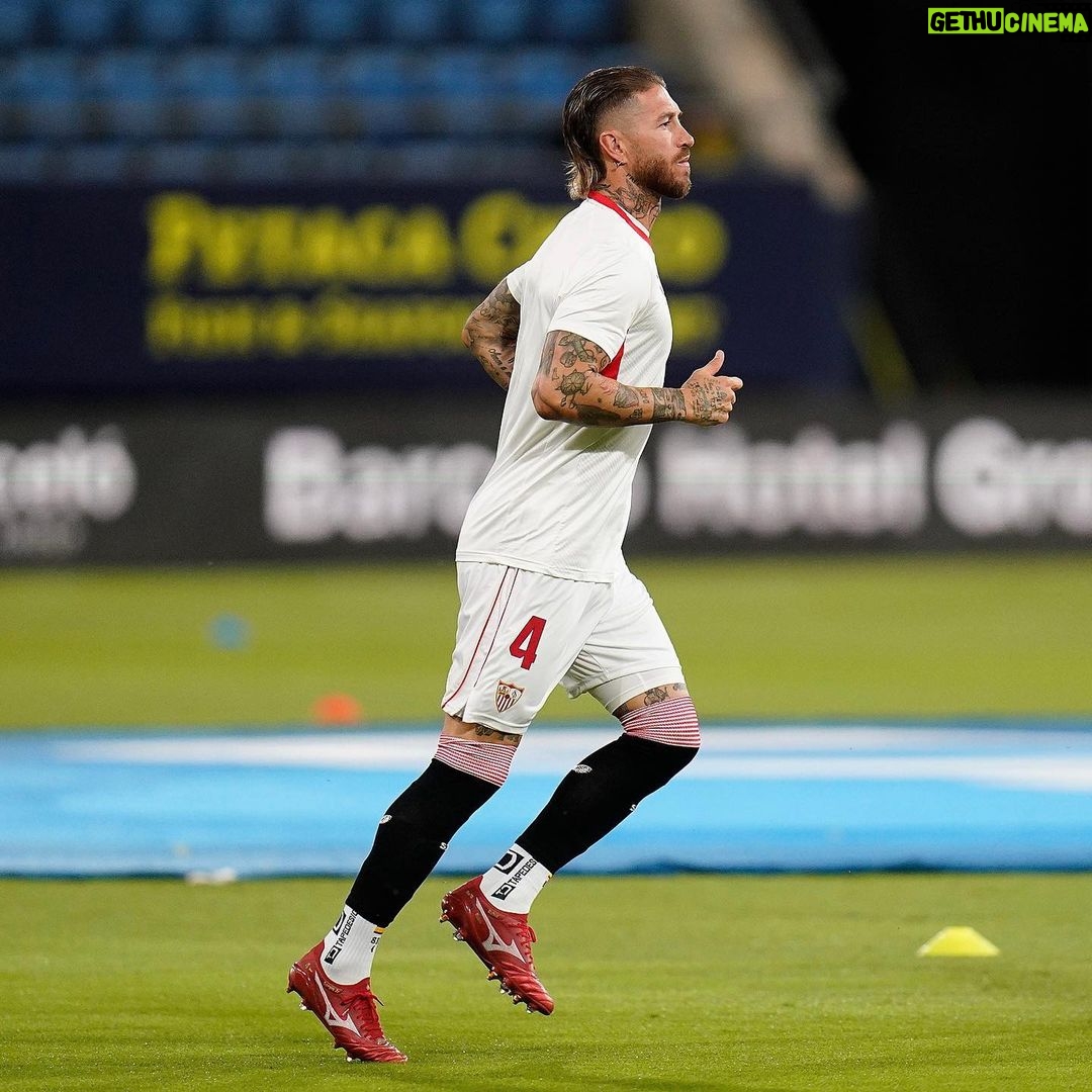 Sergio Ramos Instagram - Peleamos por la victoria hasta el final, pero solo pudimos llevarnos un punto. No era lo que queríamos, pero no queda otra que seguir trabajando y pensar en el siguiente, @sevillafc We fought for the win until the end, but we went home with a point. It’s not the result we wanted, but let’s keep working. Already thinking about the next match. #SevillaFC