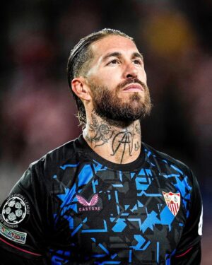 Sergio Ramos Instagram - Un empate con sabor agridulce: un punto valioso fuera de casa, pero dos que se nos han escapado por pequeños detalles. Toca seguir trabajando y mejorando.
Y una pequeña reflexión: ¿Para qué están las herramientas si no se usan? 

A draw with a bittersweet taste: a valuable point away from home, but two lost due to small details. It's time to keep working and improving.
And just a quick thought: What are tools for if you don’t use them?