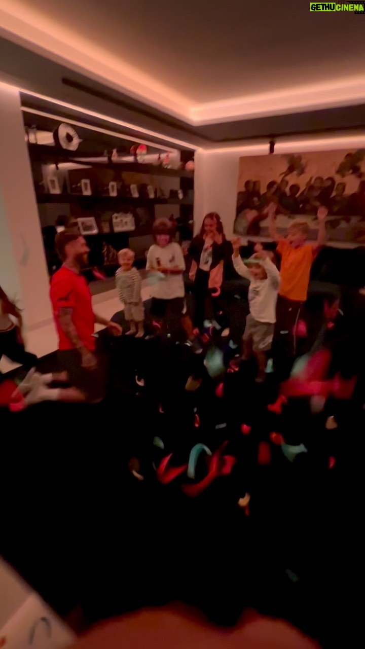 Sergio Ramos Instagram - Su ilusión es la mía. 😁🎉 Their joy is my joy. 😁🎉
