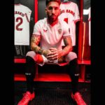 Sergio Ramos Instagram - Me faltan las palabras y me sobran las emociones. @sevillafc