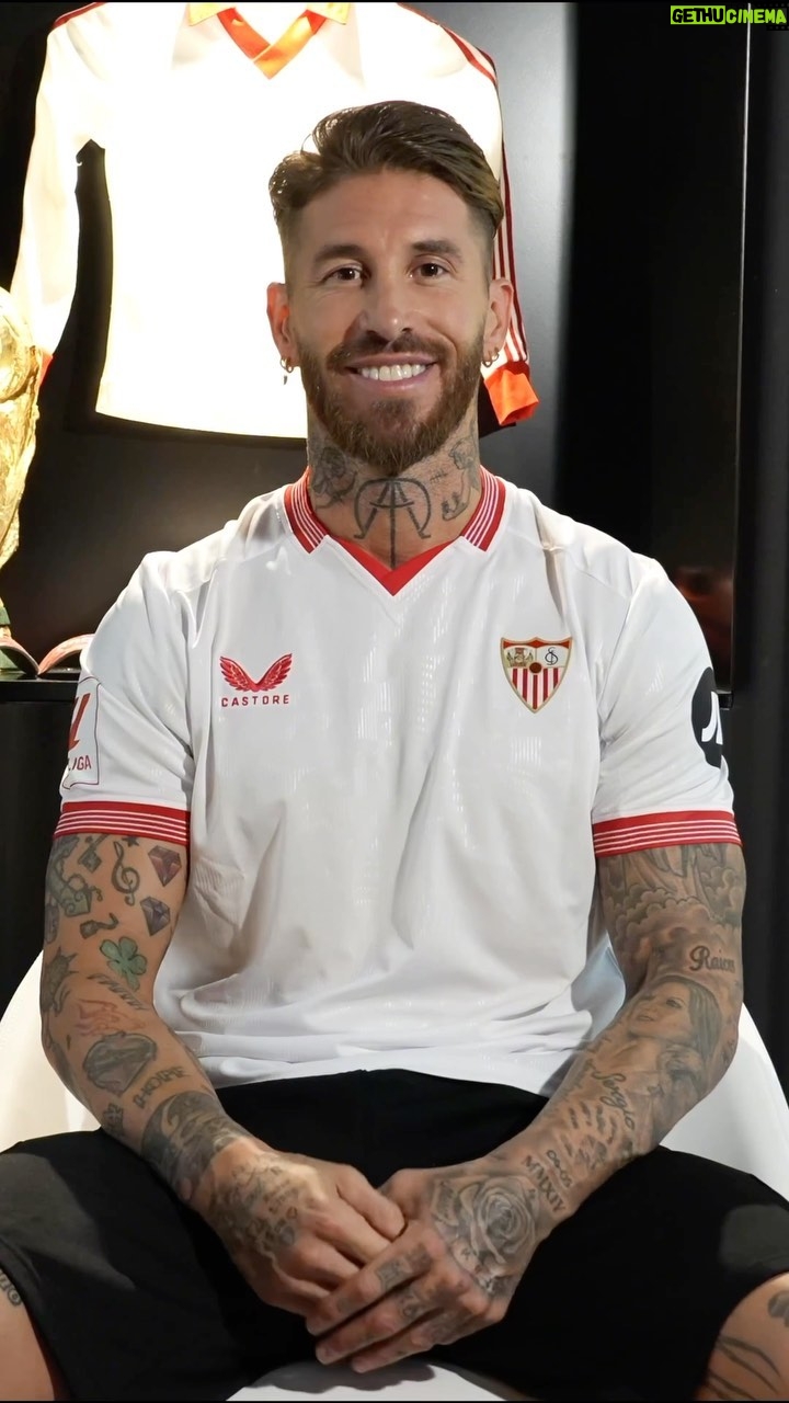 Sergio Ramos - 1.7 Million Likes - 🎥 @sergioramos is 🔙 ⚪️🔴
#WeareSevilla #NuncaTeRindas #welcome #sergioramos #home #sevillafc #sevilla
