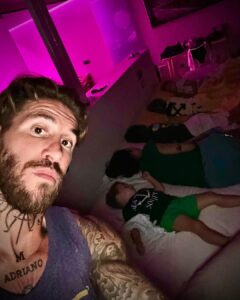 Sergio Ramos Instagram - So happy together! 😴😴😴😴😴 @pilarrubio #SergioJr #Marco #Alejandro #MáximoAdriano
