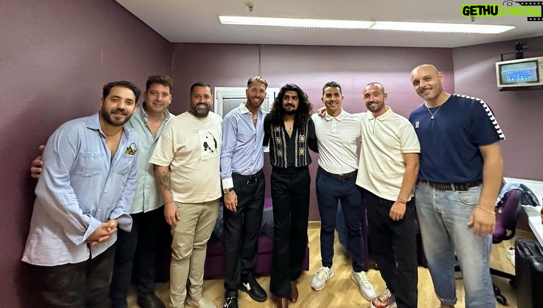 Sergio Ramos Instagram - Disfrutando de nuestro arte, nuestra cultura, nuestras raíces… ayer, en nuestro día 🇪🇸, y todos los días. ¡¡Ole, tú @israelfernandezcantaor!!